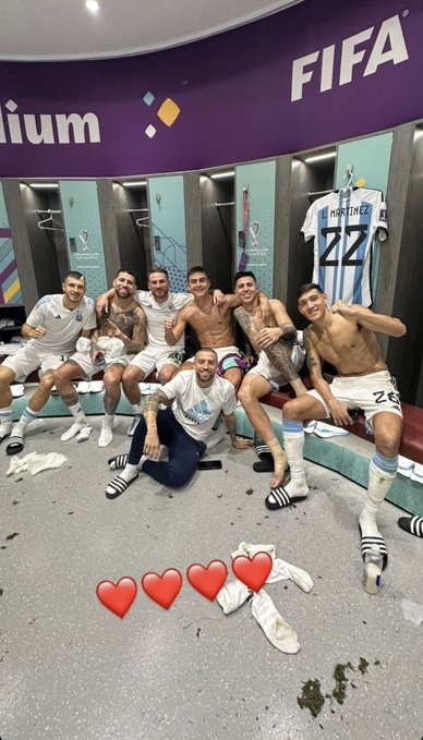 3-0击败克罗地亚晋级决赛，迪巴拉赛后晒出更衣室庆祝合照_图片