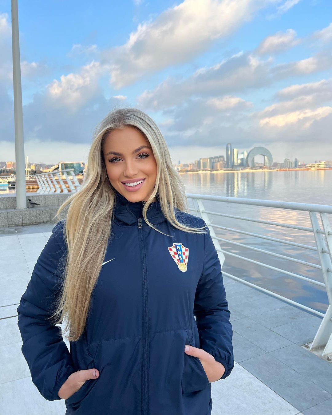 最美女足球员穿克罗地亚球衣为球队加油,内马尔点赞遭球迷调侃_图片