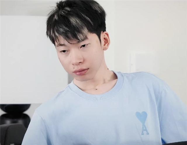继JKL之后，LPL又一ad选手染头发到场s12，惋惜第一局他就拉胯了