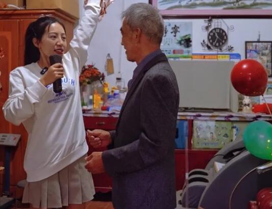 网红麦小登给生母写信,信中自曝心酸过往!