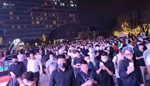 虎牙主播在石