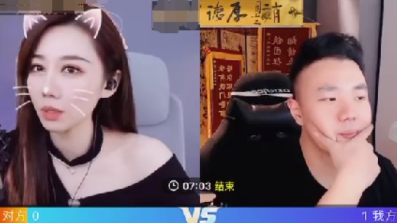 斗鱼老铁与八分饱连麦聊礼物,对礼物飘屏取消表示不满