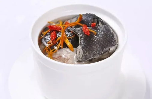 乌鸡炖汤加什么食材比较补气血