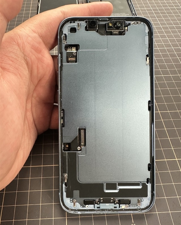 iPhone 14跟iPhone 13体验几乎一样！苹果挤牙膏实锤