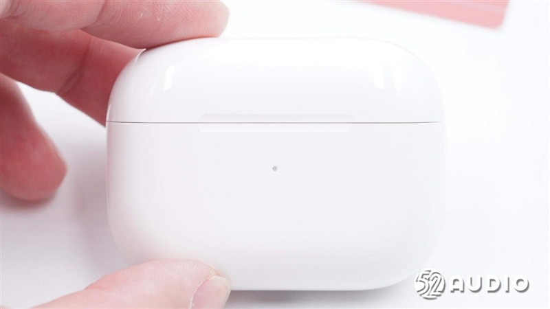 苹果AirPods Pro 2首拆：性能爆表 用料设计大变