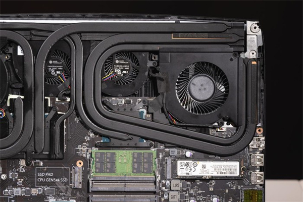 微星泰坦GT77游戏本评测：全能怪兽！