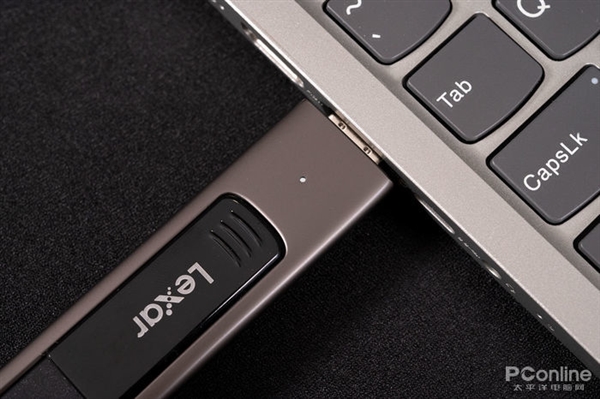 雷克沙M900 U盘上手:传输速度比肩移动SSD了