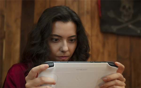 腾讯x罗技G云游戏掌机发布：搭载骁龙720G与安卓11图片