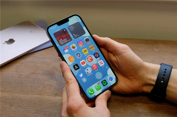 不让用就直接取消？苹果放大招：iPhone 15或将不再配备充电口
