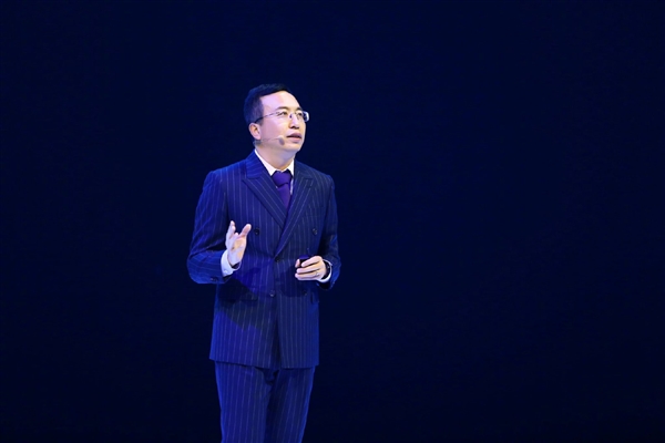 荣耀CEO赵明：苹果没什么可怕 我们和华为打造超iPhone14产品太容易