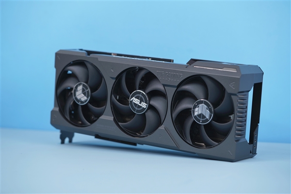 浓浓军事风！华硕TUF Gaming GeForce RTX 4090显卡图赏