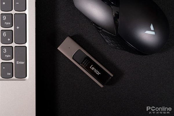 雷克沙M900 U盘上手:传输速度比肩移动SSD了