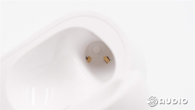 苹果AirPods Pro 2首拆：性能爆表 用料设计大变