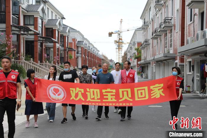 跨越700公里的重逢 失散59年家庭终团聚