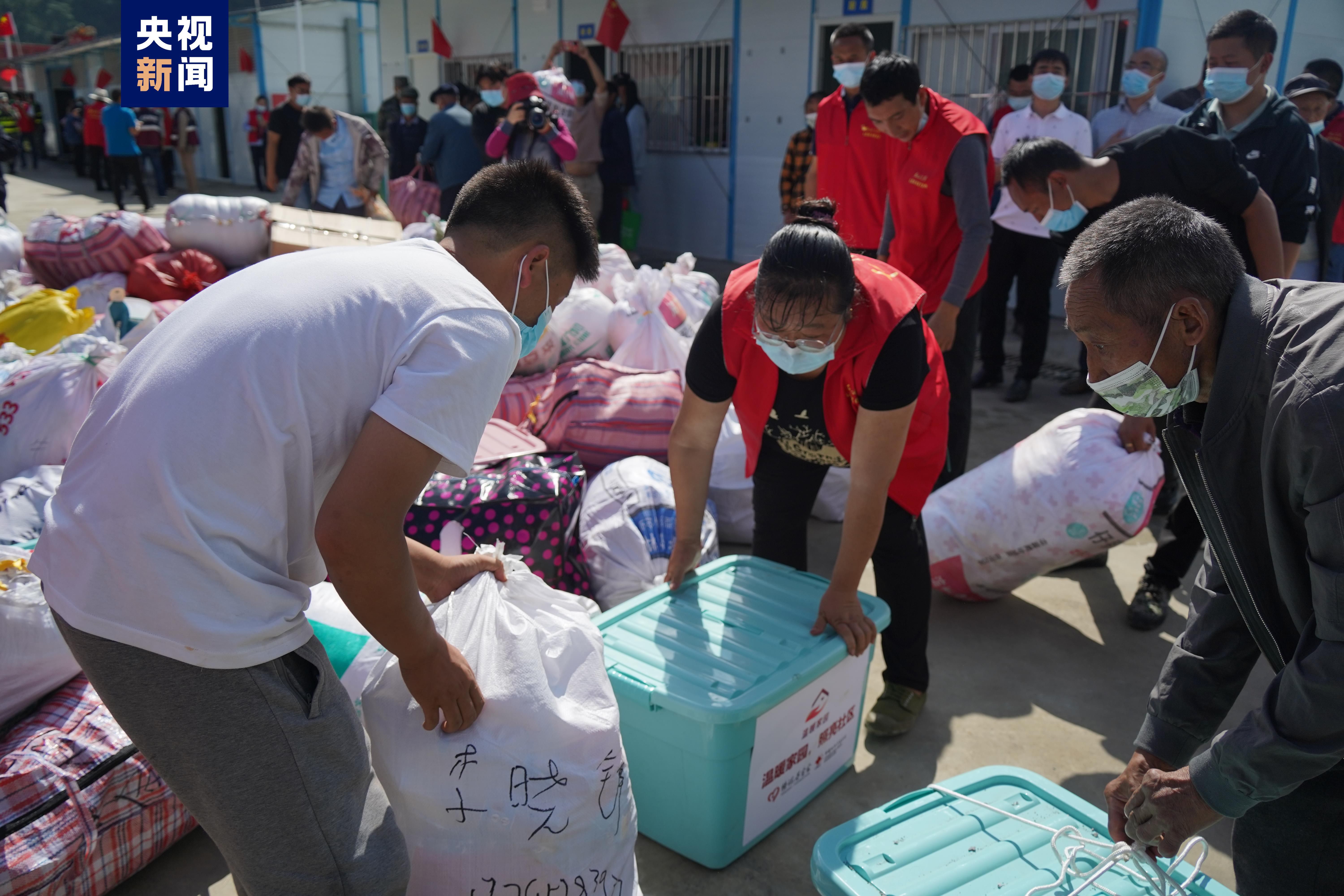 四川泸定地震集中过渡安置房交付使用 430户1407人入住