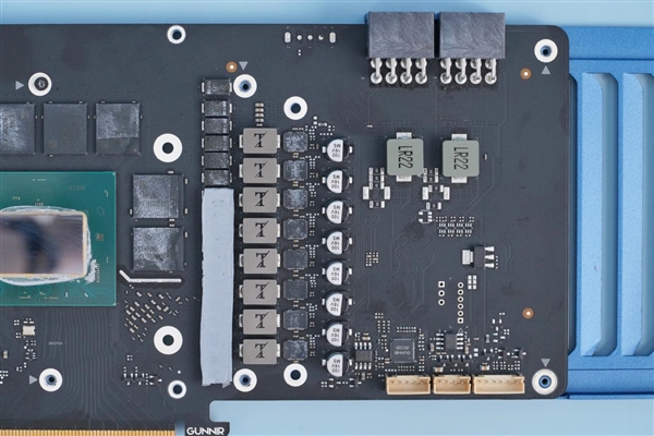 一身蓝衣夺目！蓝戟Intel Arc A770显卡图赏