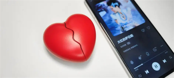 ZIIM HEART 001智能真无线耳机首发测评：你见过心形的耳机吗？