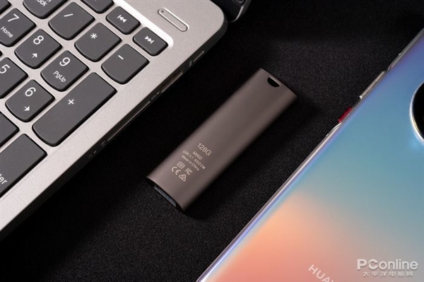 雷克沙M900 U盘上手:传输速度比肩移动SSD了