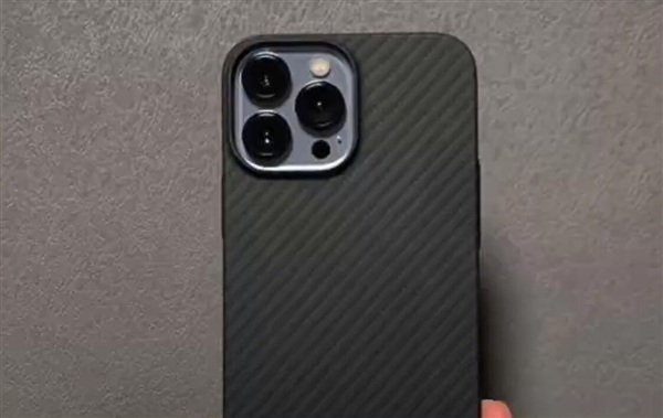 iPhone 14碳纤维手机壳不怕摔？张朝阳解释原理