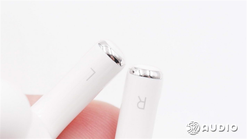 苹果AirPods Pro 2首拆：性能爆表 用料设计大变