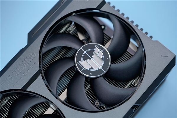 浓浓军事风！华硕TUF Gaming GeForce RTX 4090显卡图赏