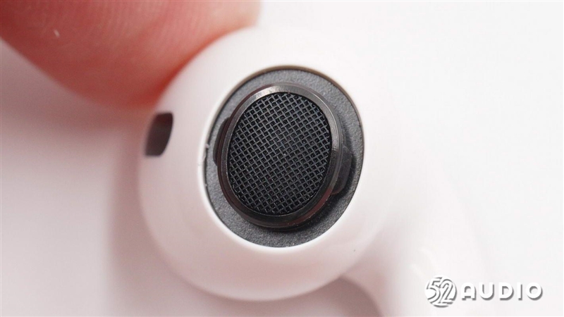 苹果AirPods Pro 2首拆：性能爆表 用料设计大变