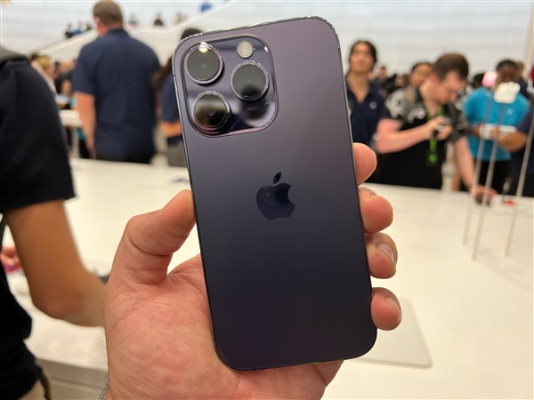 苹果iPhone取消mini推出Plus 国内厂商冲击高端迎来新转机