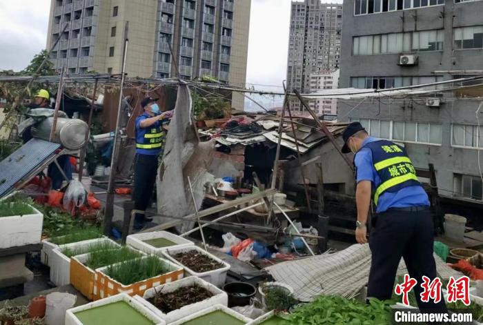 江苏无锡提升防台风应急响应至Ⅱ级 全市中小学校、幼托园所停课