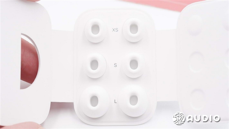 苹果AirPods Pro 2首拆：性能爆表 用料设计大变