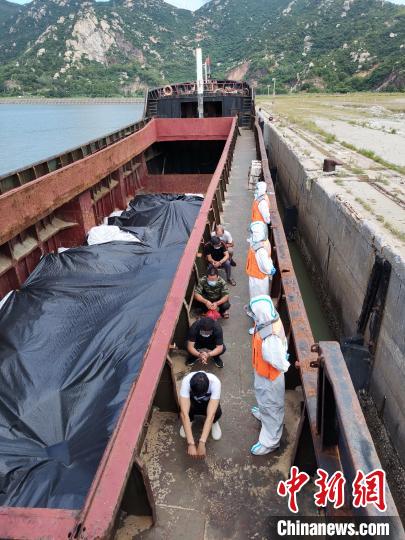 广东海警查获一起涉嫌走私冻品案 案值约700万元