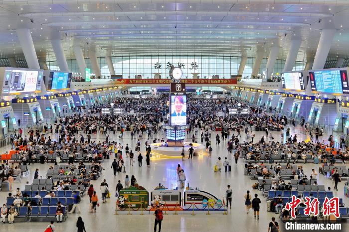 假期首日迎客流最高峰 铁路杭州站单日发客量创今年新高