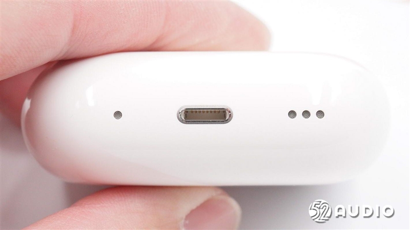 苹果AirPods Pro 2首拆：性能爆表 用料设计大变