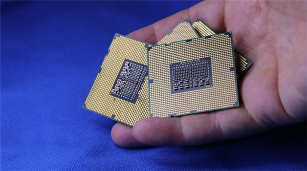 30年来最大跌幅！全球CPU出货量暴跌背后 Intel/AMD涨价去库存