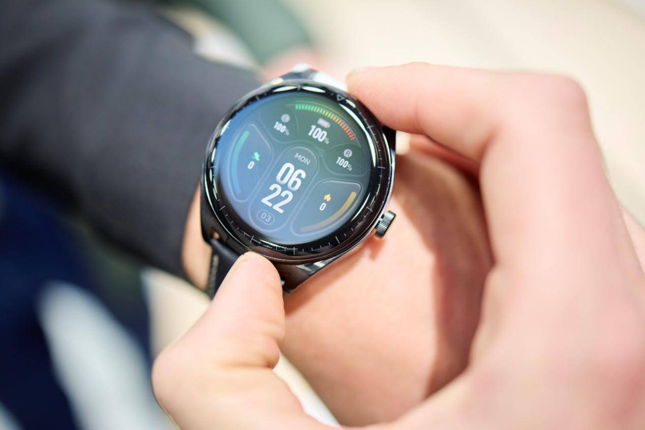 穿戴新物种！华为 WATCH Buds斩获MWC 2023多个媒体大奖
